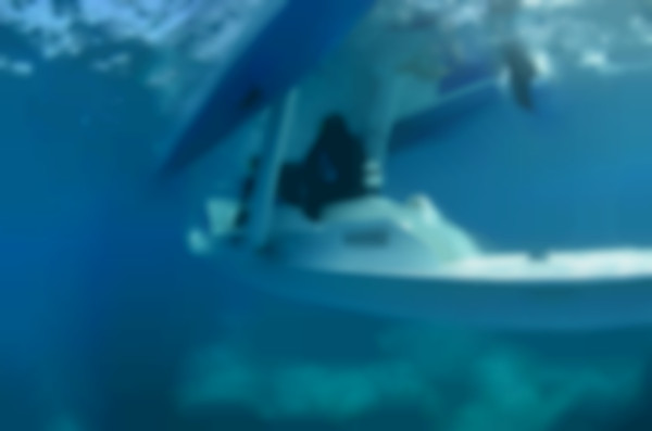 Platypus Craft der indsamler plastik i Middelhavet blurred