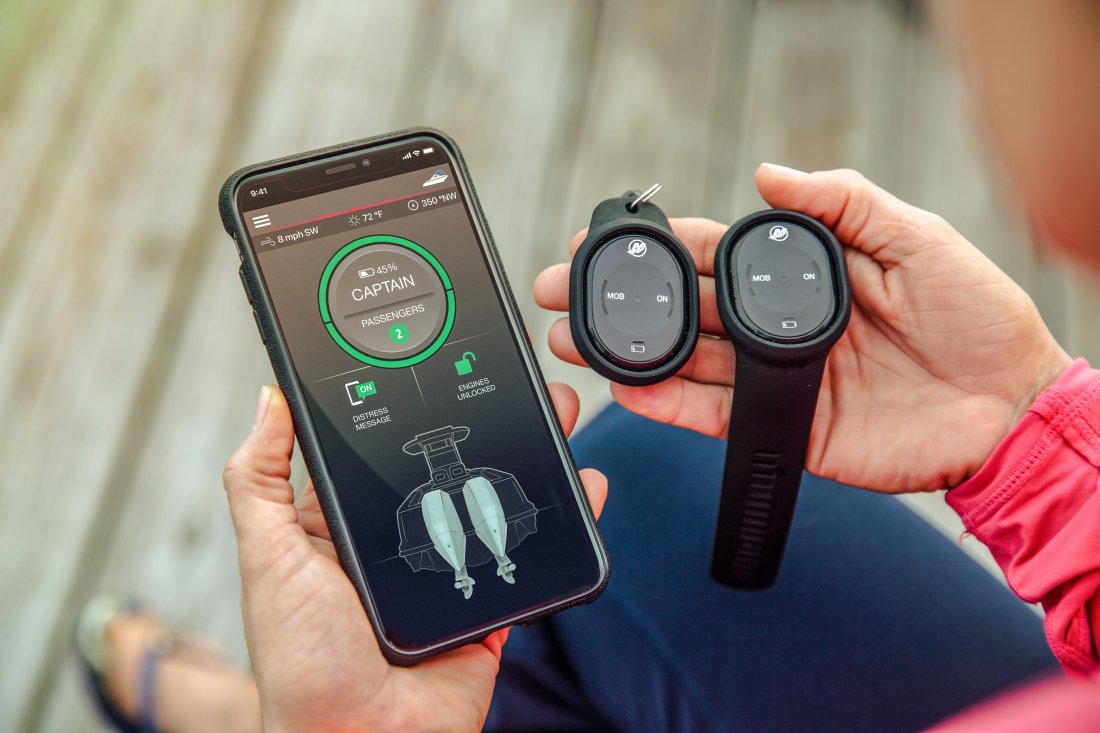 First Mate udstyr - mobil og armbåndsur.