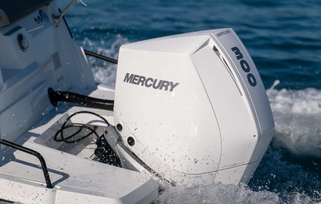 Mercury Verado påhængsmotor i hvid med 300 hk.